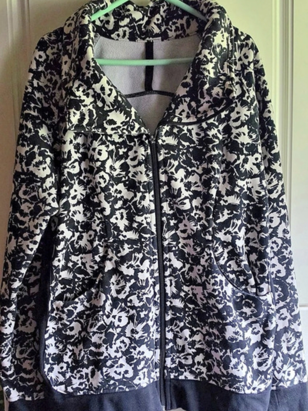 Lululemon Forme Jacket II *Textured (Brisk Bloom Black White) Black & White Size